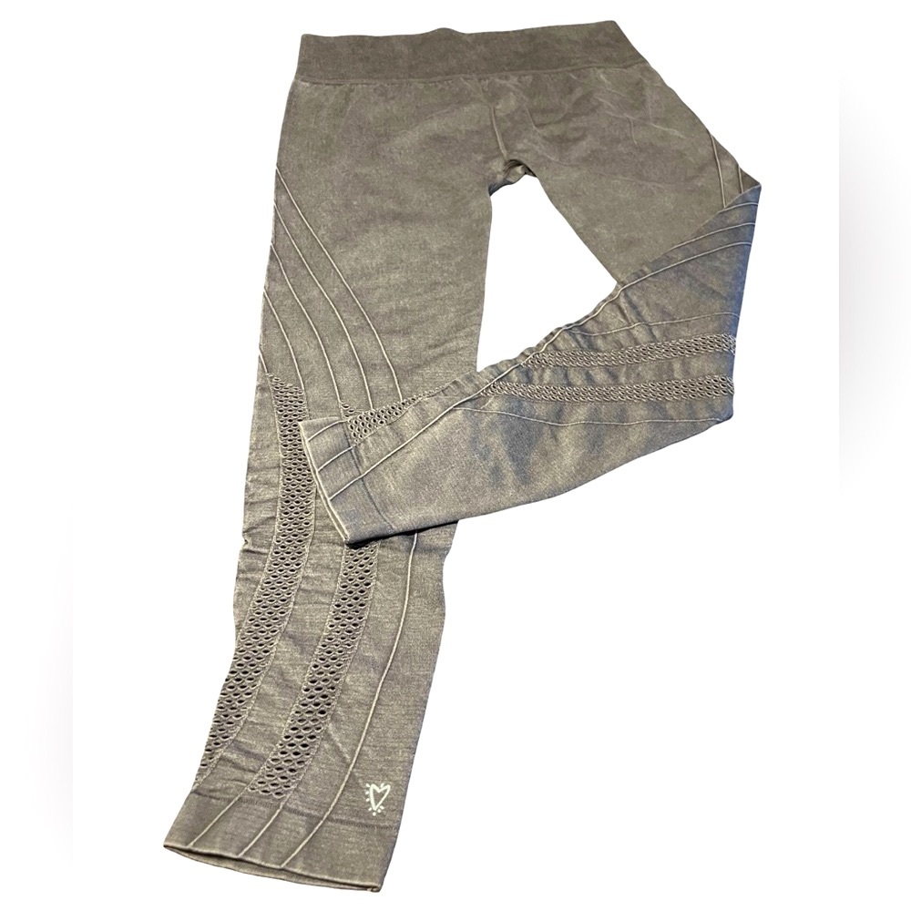 Betsey Johnson Performance Gray Leggings Mesh Rib Design Stretch Women’s Size L